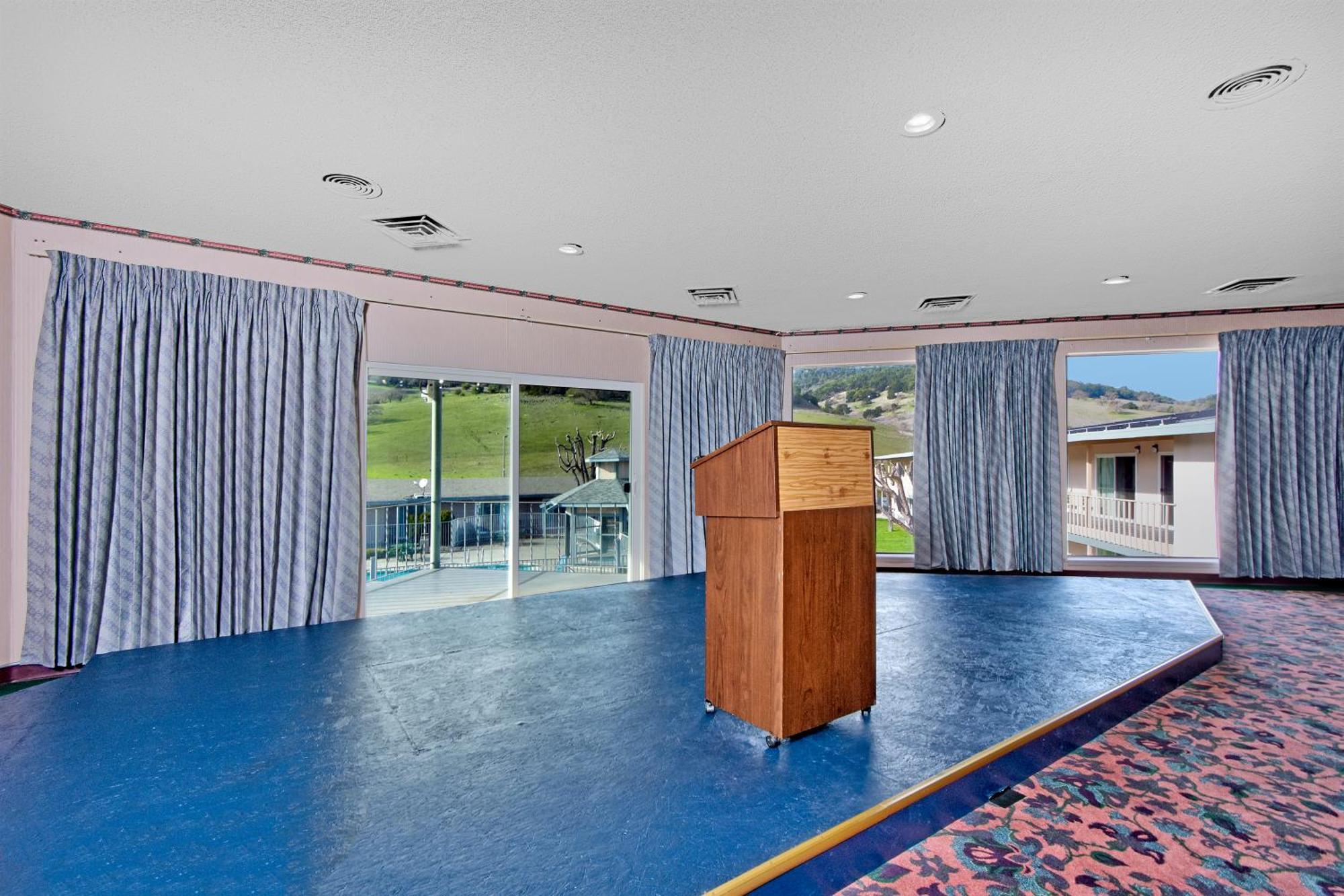 Days Inn By Wyndham Novato/San Francisco Экстерьер фото