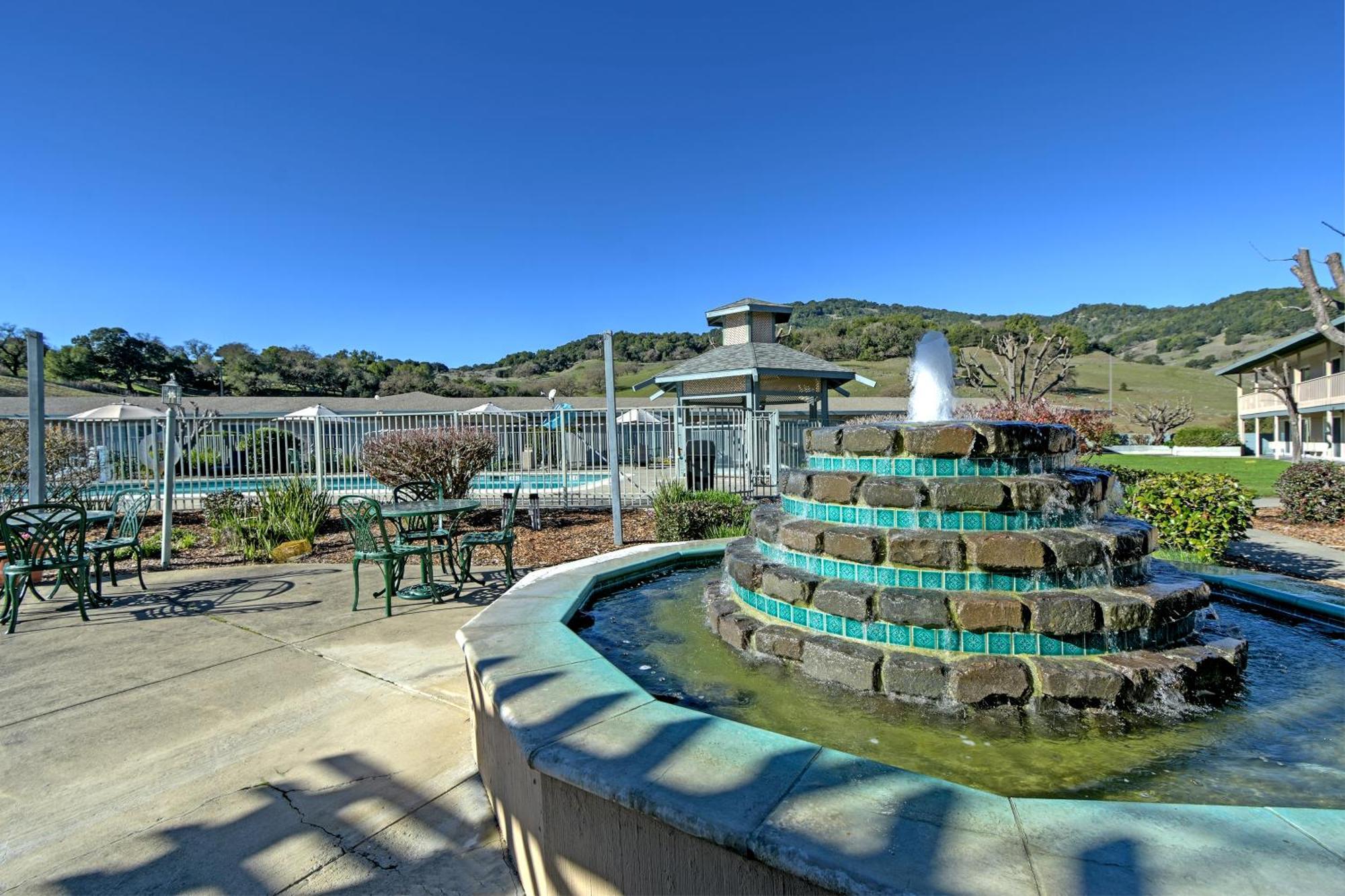 Days Inn By Wyndham Novato/San Francisco Экстерьер фото