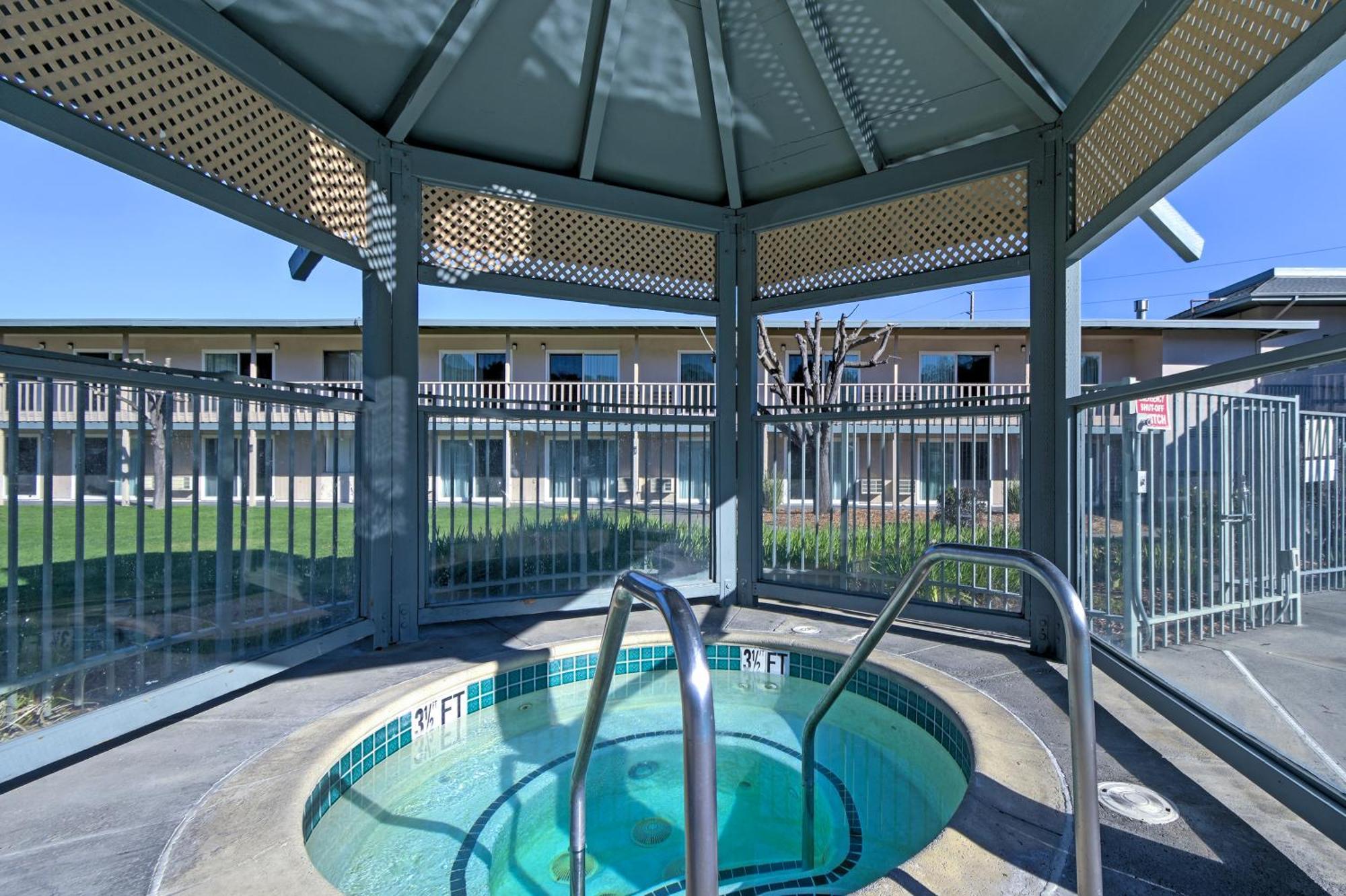 Days Inn By Wyndham Novato/San Francisco Экстерьер фото