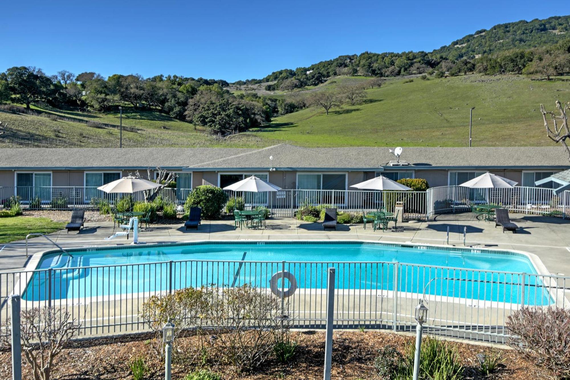 Days Inn By Wyndham Novato/San Francisco Экстерьер фото